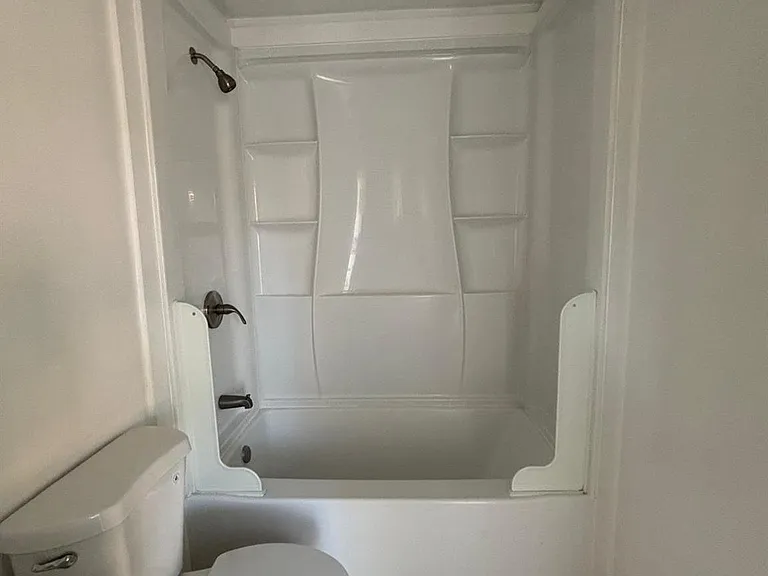 652 Bayview Ave — Photo 10