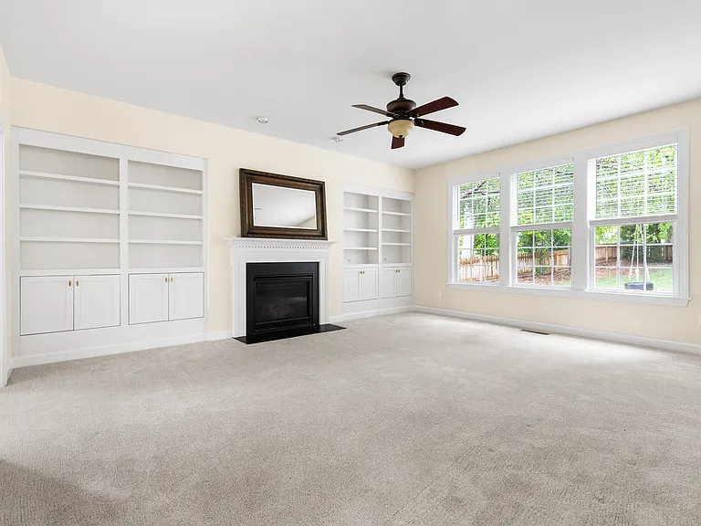 511 E Hatterleigh Ave — Photo 7
