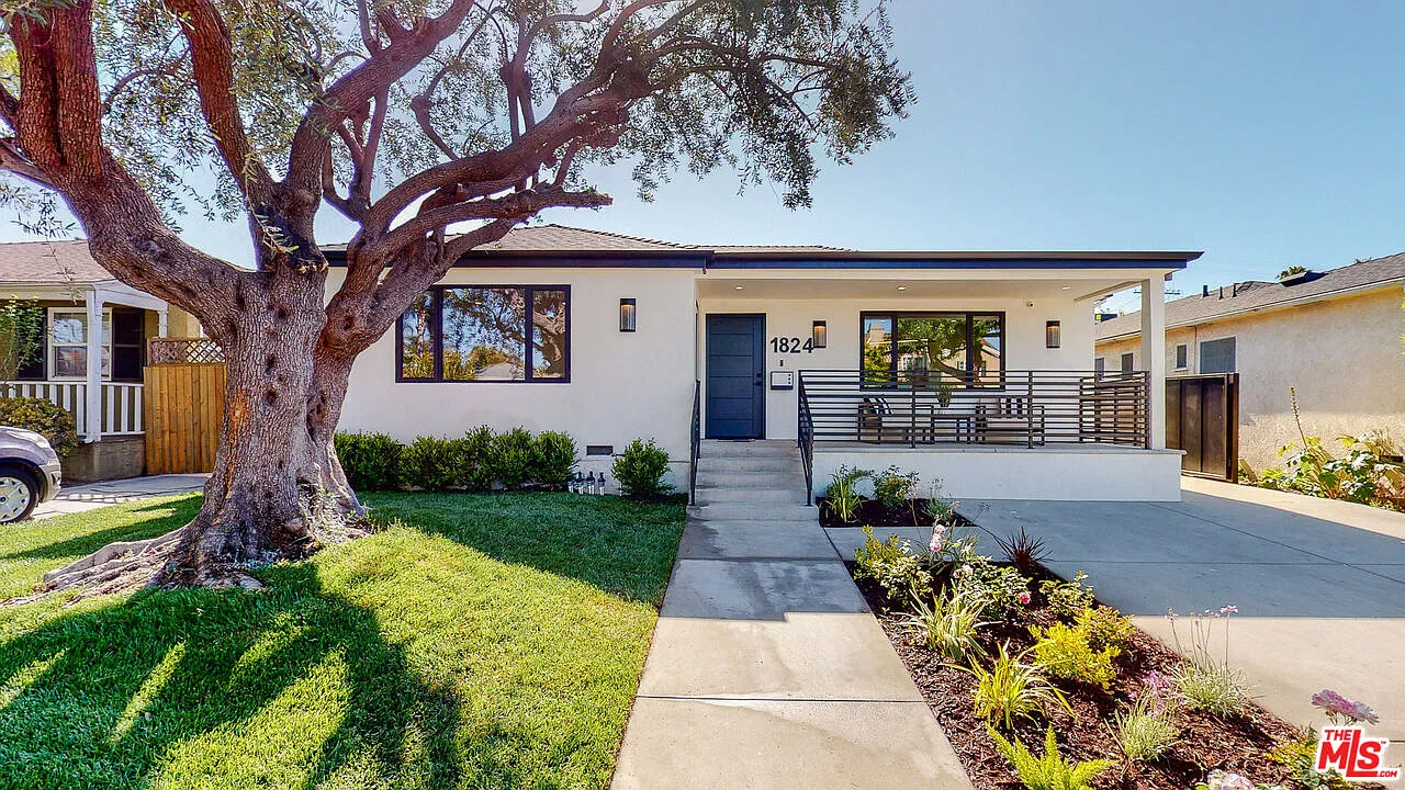 3 bed, 3.5 bath, 2190 sqft, $7,990 — Photo 1