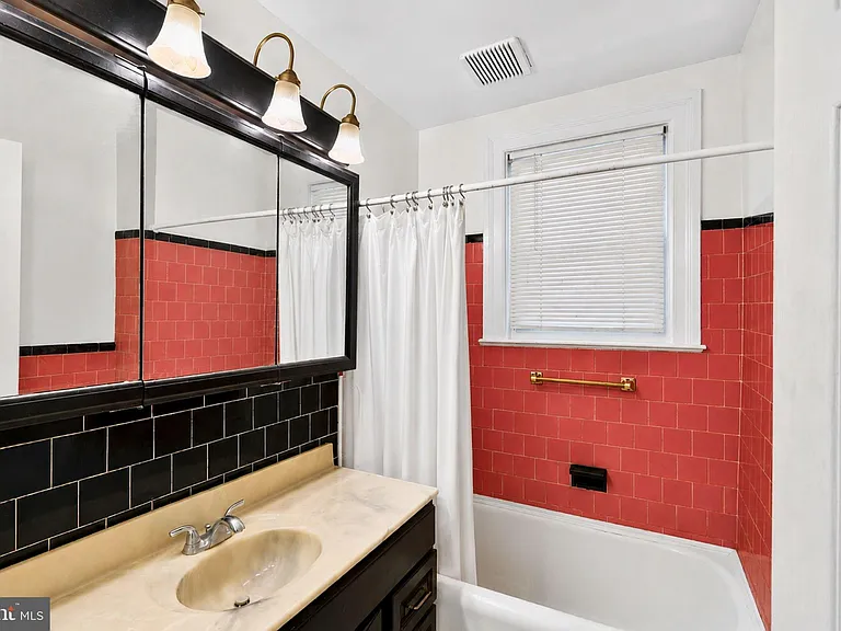 5016 E Capitol St NE — Photo 11