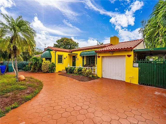3 bed, 2.0 bath, 2180 sqft, $3,500 — Photo 2