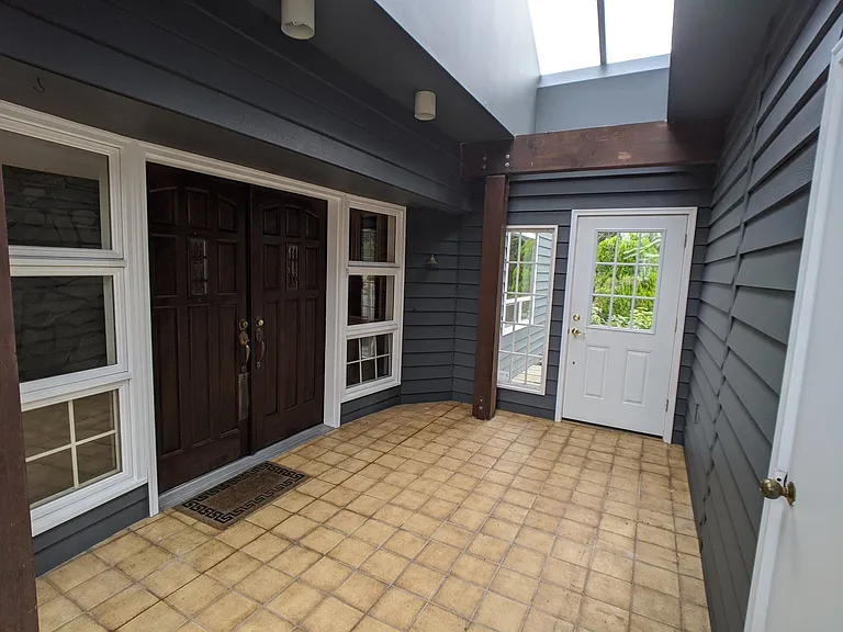 251 Old Schoolhouse Rd — Photo 4