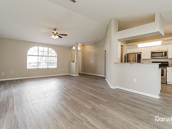 5th image of 12126 Killian St