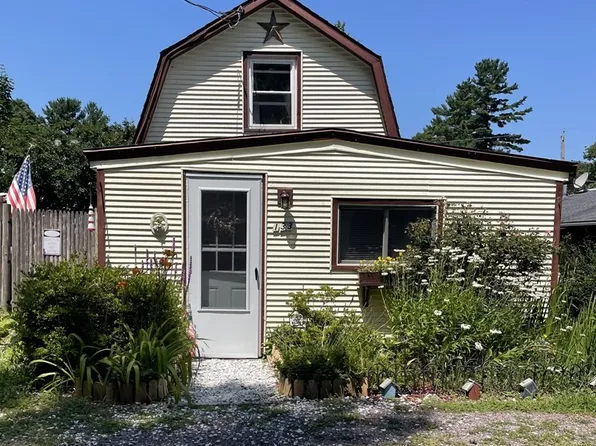 133 Waltham St, Halifax, MA 02341