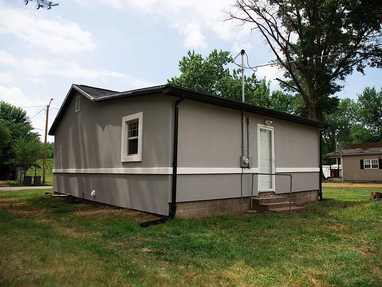 2511 N Baker Ave — Photo 23