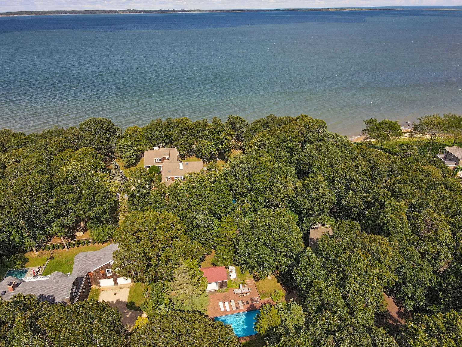 Riveting Water Views in East Hampton — Photo 1