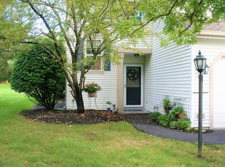 10 Highpointe Dr, Troy, NY 12182