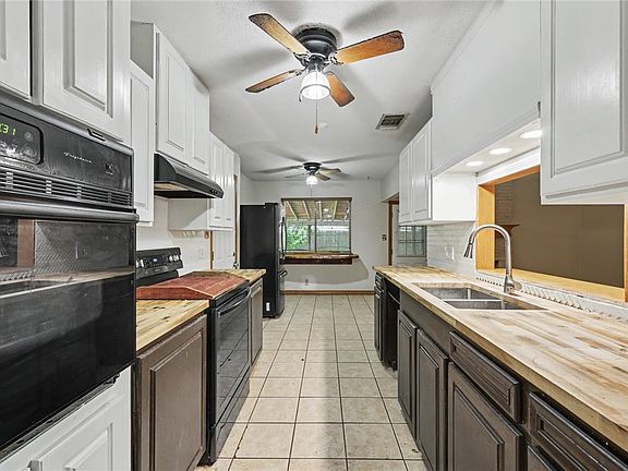 3rd image of 1104 Live Oak Dr