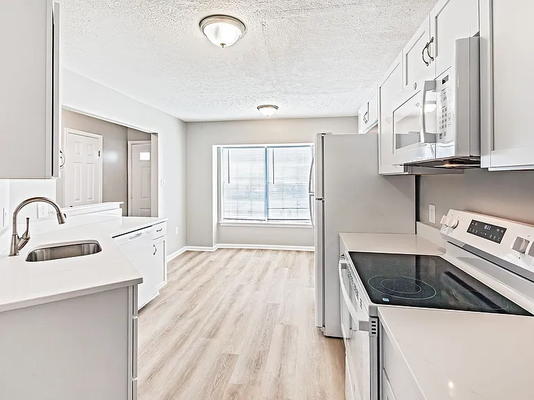222 Britain Ct — Photo 4