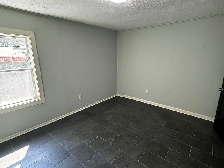 1184 Effie Rd — Photo 6