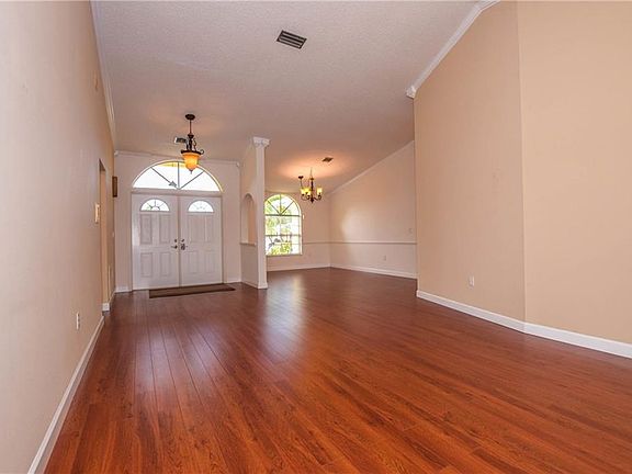 4th image of 512 Warwick Dr