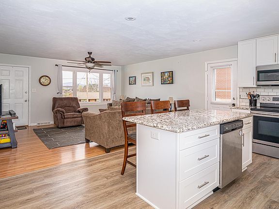 3rd image of 6333 Nell Dr