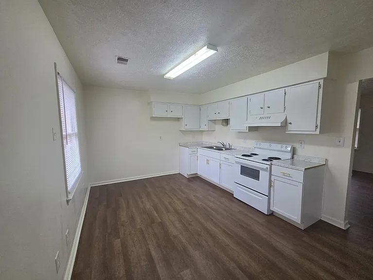 3777 Red River Dr — Photo 3