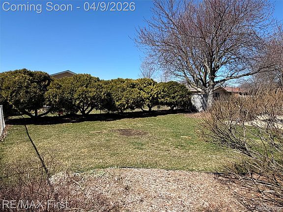 3rd image of 39641 Edgemont Dr