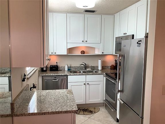 2nd image of 4 Vista Gardens Trl