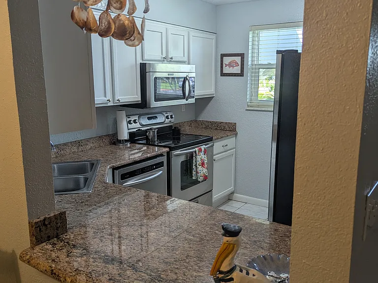 1166 Bayshore Dr — Photo 6