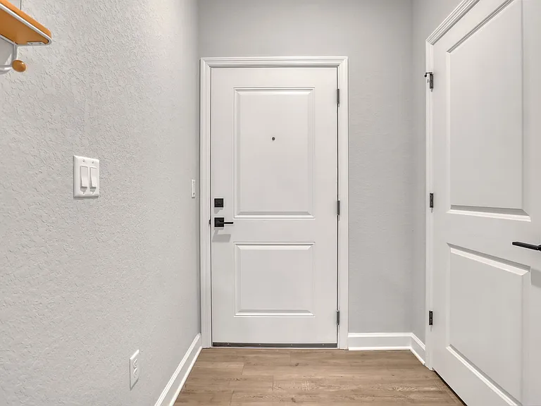 Palm Breeze Apartments — Photo 10