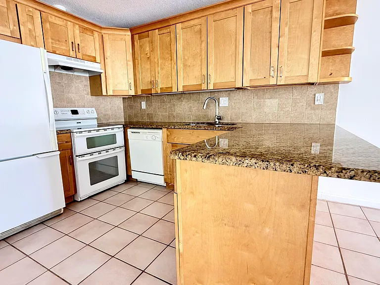 620 NE 19th Ave #N — Photo 4