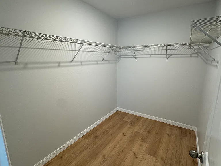 386 Madison Dr — Photo 14