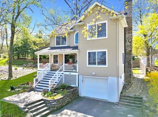 43 Lakeview Dr, West Milford, NJ 07480