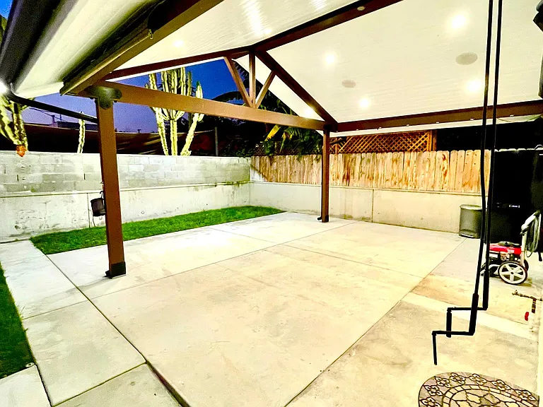 1241 E Michelson St — Photo 9