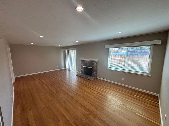4th image of 3558 Drake Dr