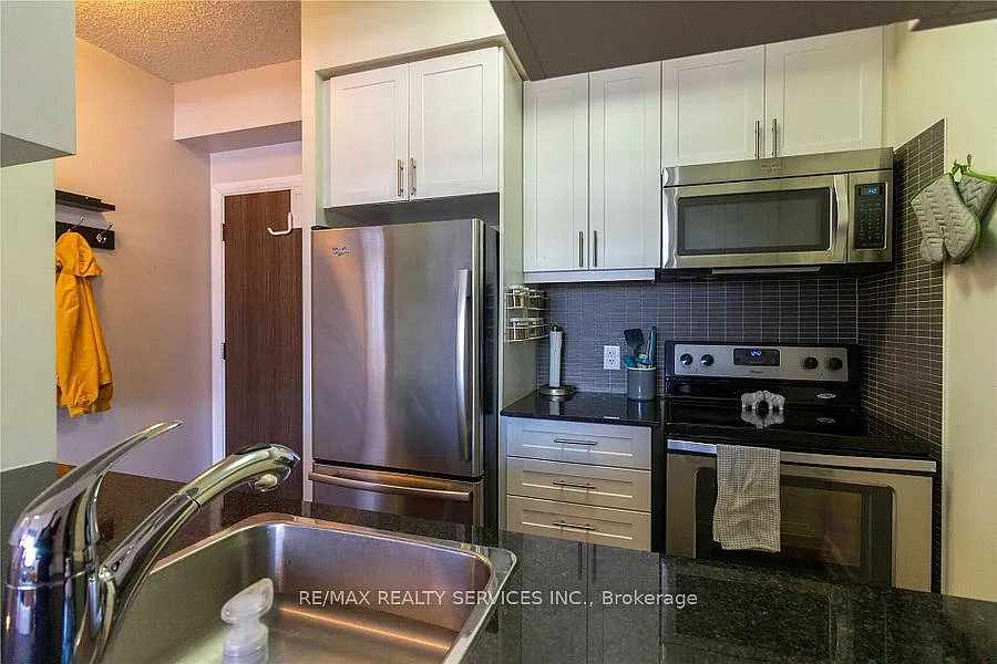 2 bed, $2,700 — Photo 4