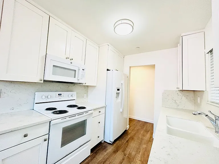 2504 Pacific Ave — Photo 6