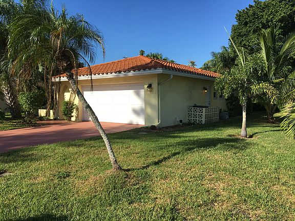 2nd image of 1040 Spruce Dr
