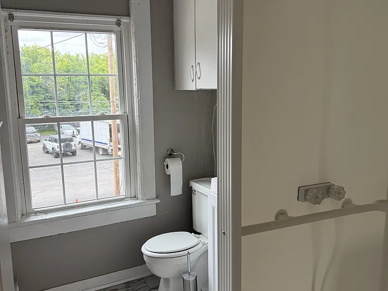15 N Lake Ave — Photo 6