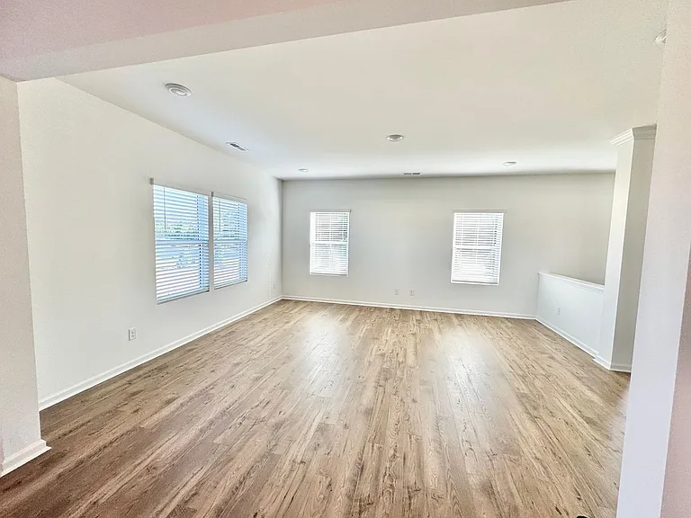 108 Cougar Ln — Photo 5