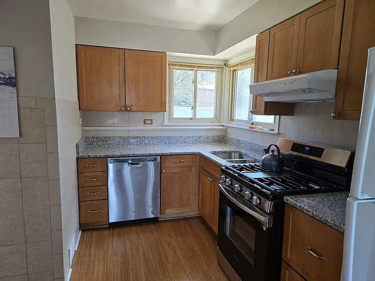 425 N West Ave — Photo 6
