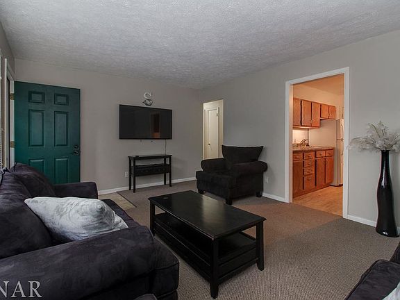5th image of 22 Delaine Dr