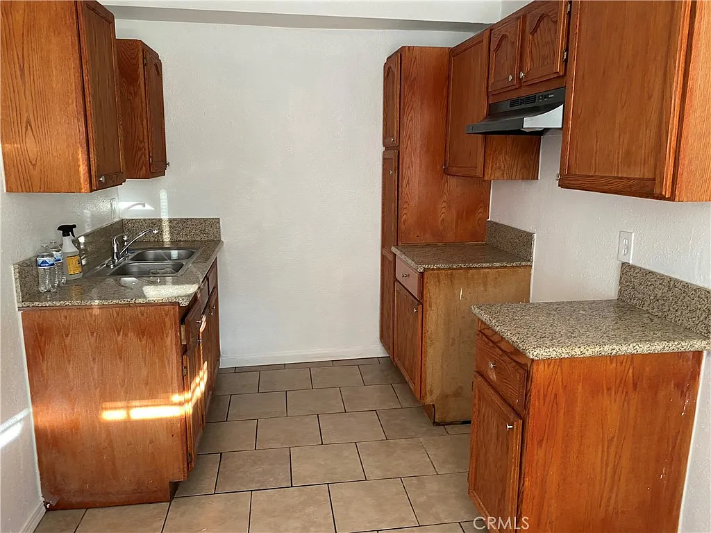 Building Photo - 170 E Olive St #3