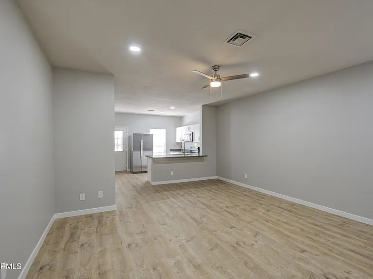 1600 N Saba St #169 — Photo 5