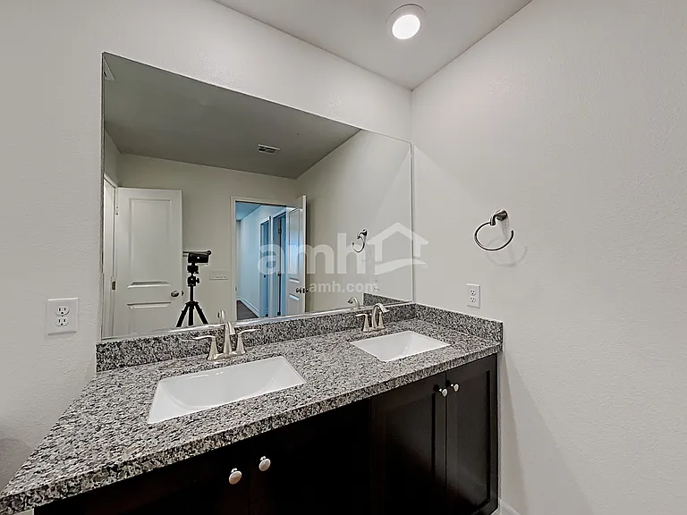 5884 Petronius St — Photo 19