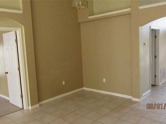 4th image of 185 Thornbury Dr