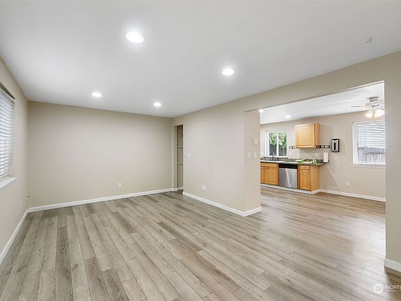 5th image of 70 NE Davey Jones Court