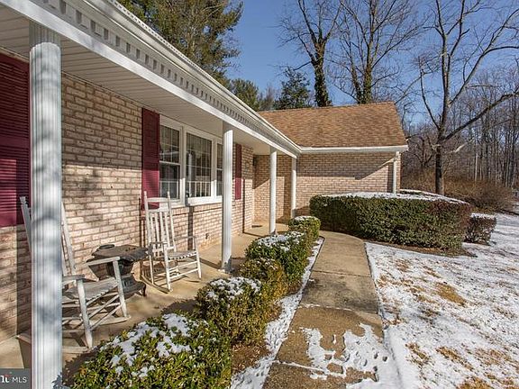 2nd image of 611 Parker Ct