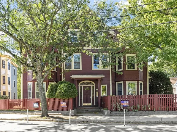 122 Holland St APT 4, Somerville, MA 02144