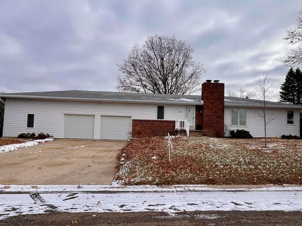 118 Ridge St, Reinbeck, IA 50669
