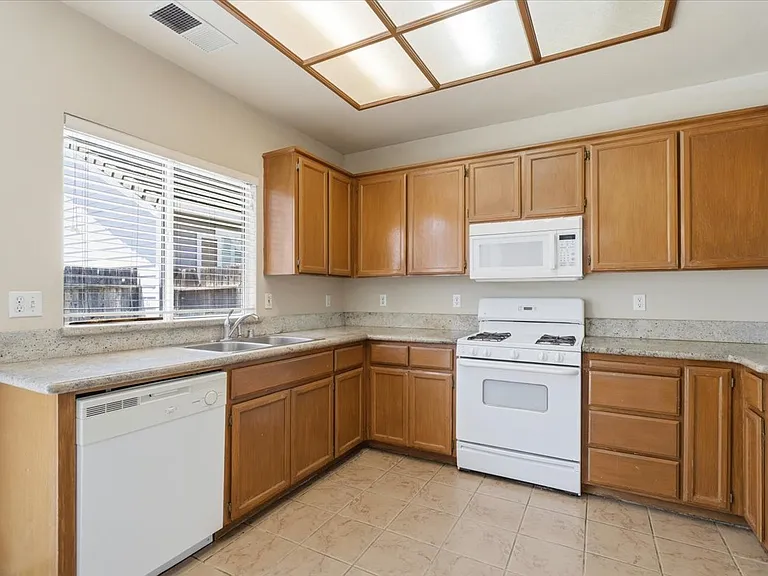 9386 Laguna Pointe Way — Photo 22