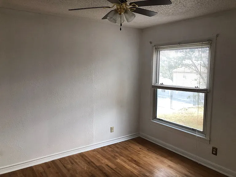903 Conder St — Photo 17