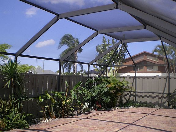 Screened, tiled enclosed patio
