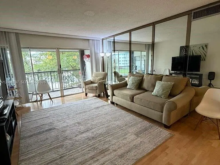 8775 Park Blvd #318 — Photo 9