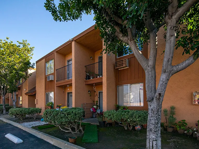 Madison Court Apartments — Photo 2