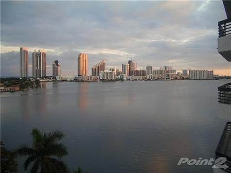 2nd image of 3600 Mystic Pointe Dr APT 917
