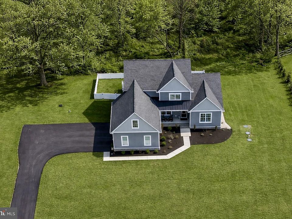 1st image of 115 Thicket Ct