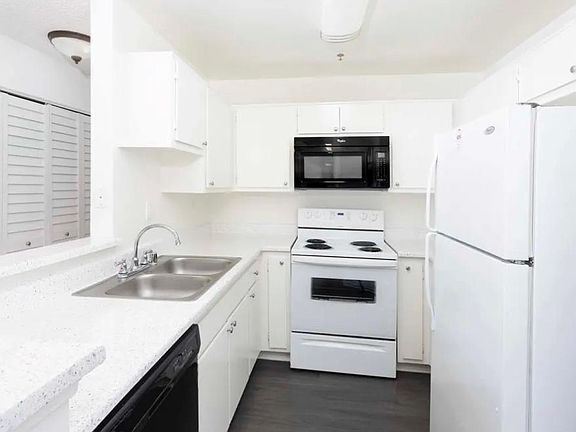 2nd image of 4330 Vineland Ave #D