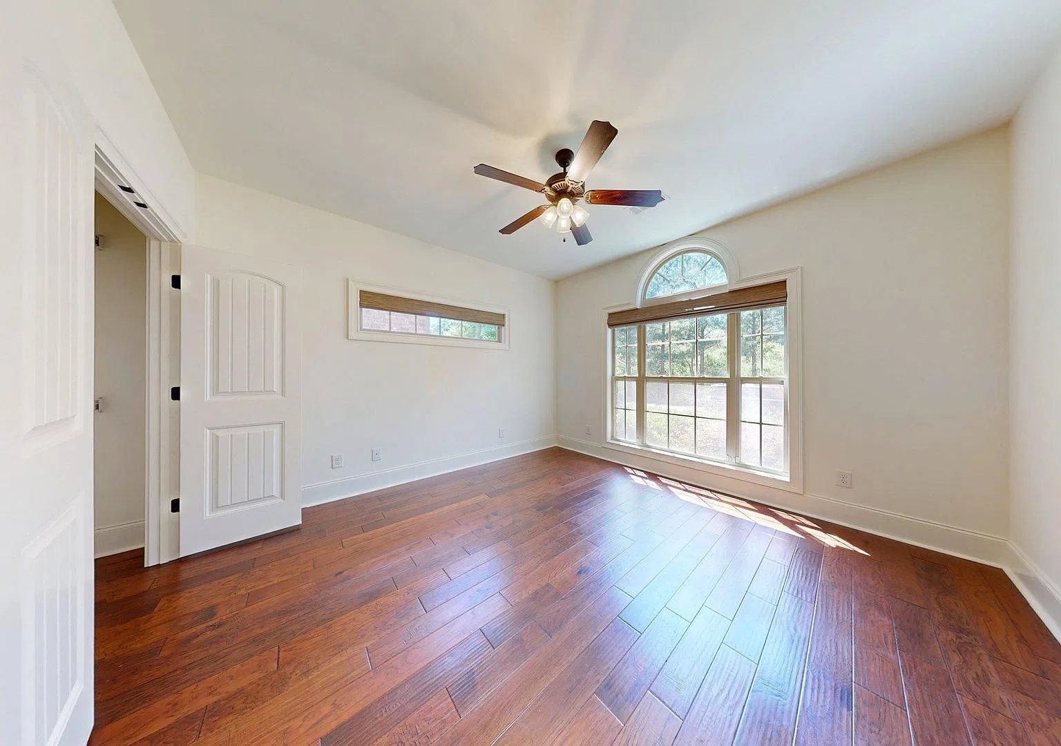 Beautiful 4/4 Home in Grove Hill! — Photo 3